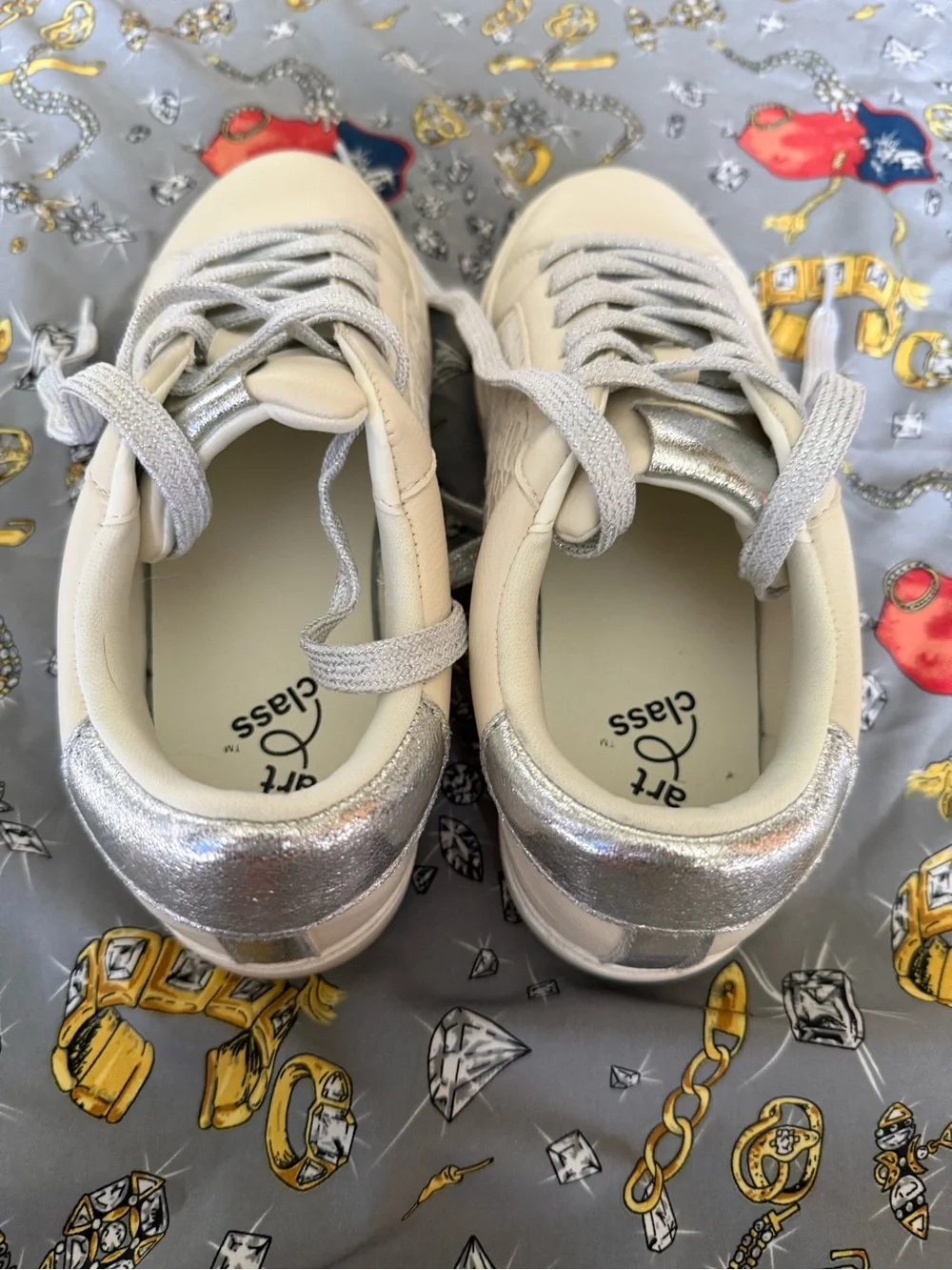 Target Art Class star sneakers size 4 big girl ladies 6
